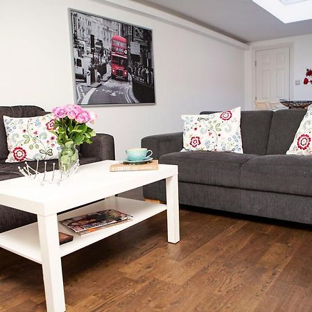 Apt 3, Trafalgar Sq Duplex, 3Rd & 4Th Floor By Indigo Flats ロンドン エクステリア 写真