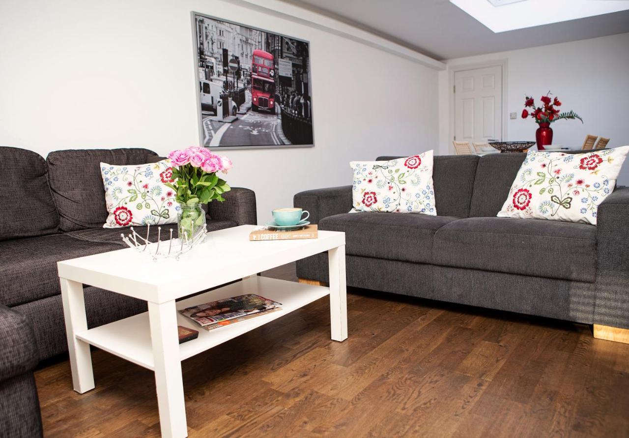 Apt 3, Trafalgar Sq Duplex, 3Rd & 4Th Floor By Indigo Flats ロンドン エクステリア 写真